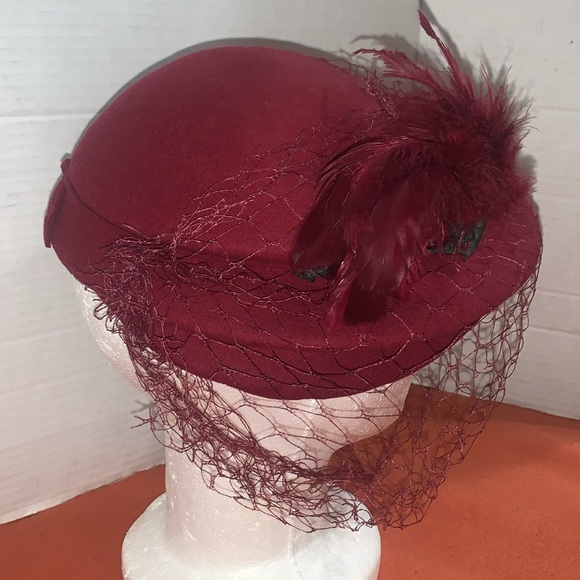 Vintage 1950’s burgundy Veiled Feathered Fascinator .. STUNNING HAT!!! - Picture 2 of 9